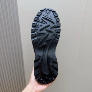 LV Runner Tatic Sneaker - RLS179