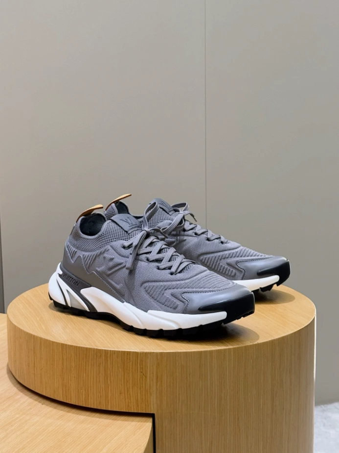 LV Runner Tatic Sneaker - RLS180