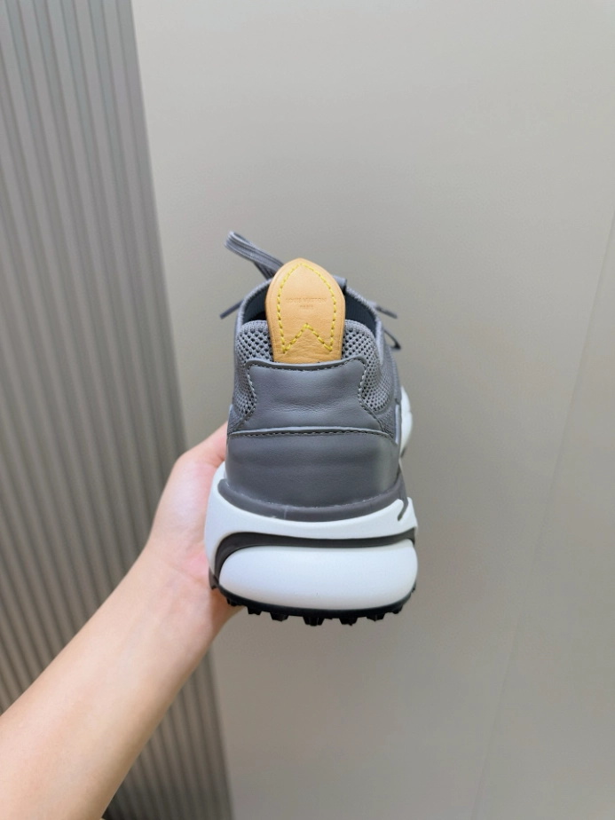 LV Runner Tatic Sneaker - RLS180