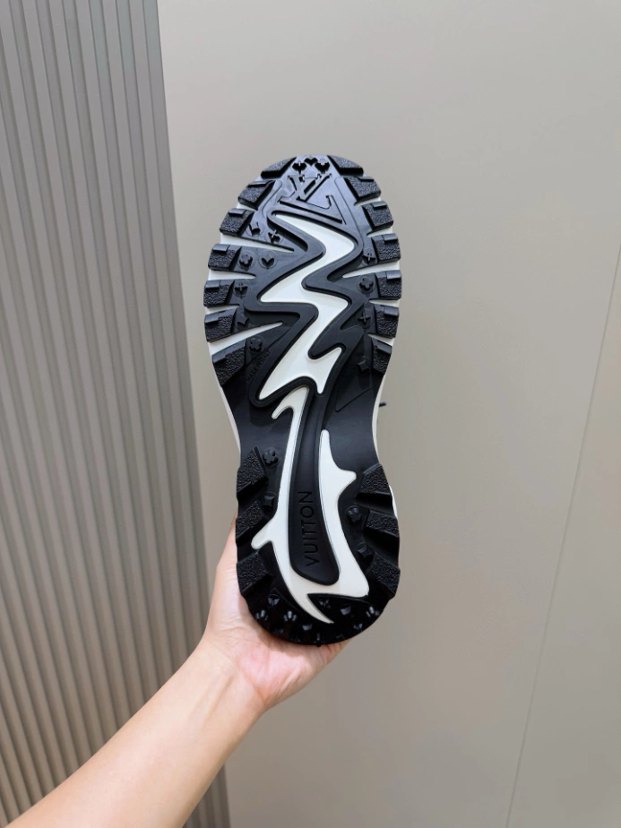 LV Runner Tatic Sneaker - RLS180