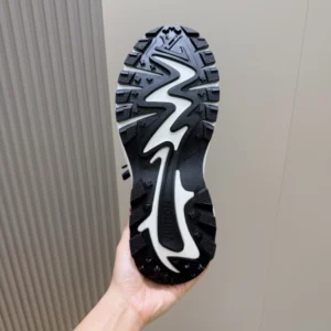 LV Runner Tatic Sneaker - RLS181