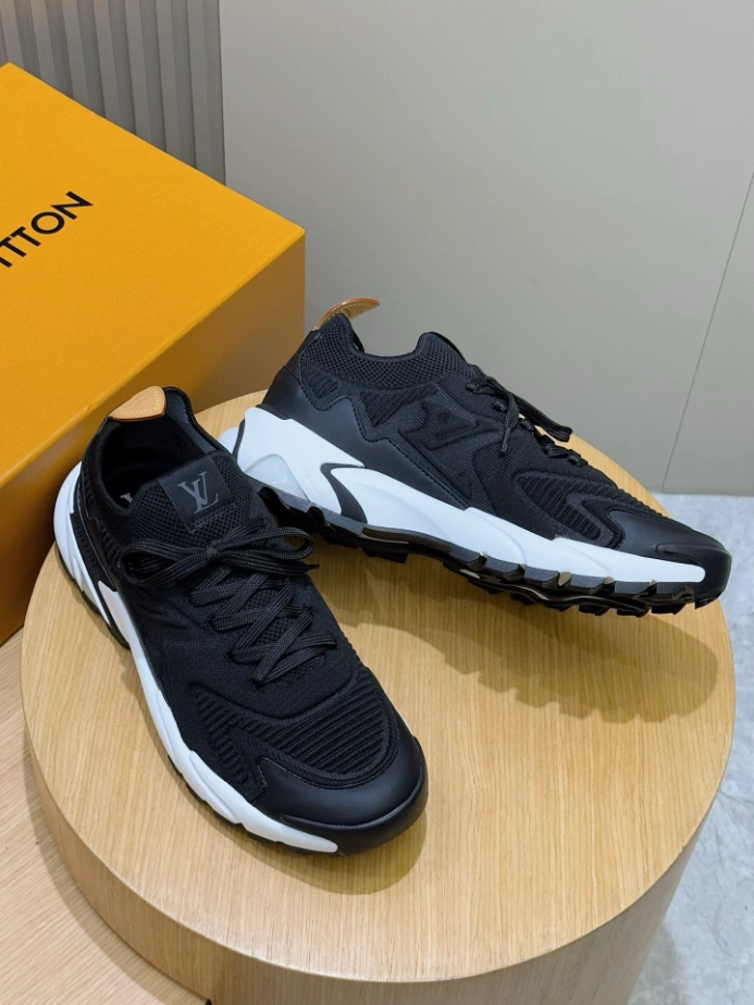 LV Runner Tatic Sneaker - RLS182