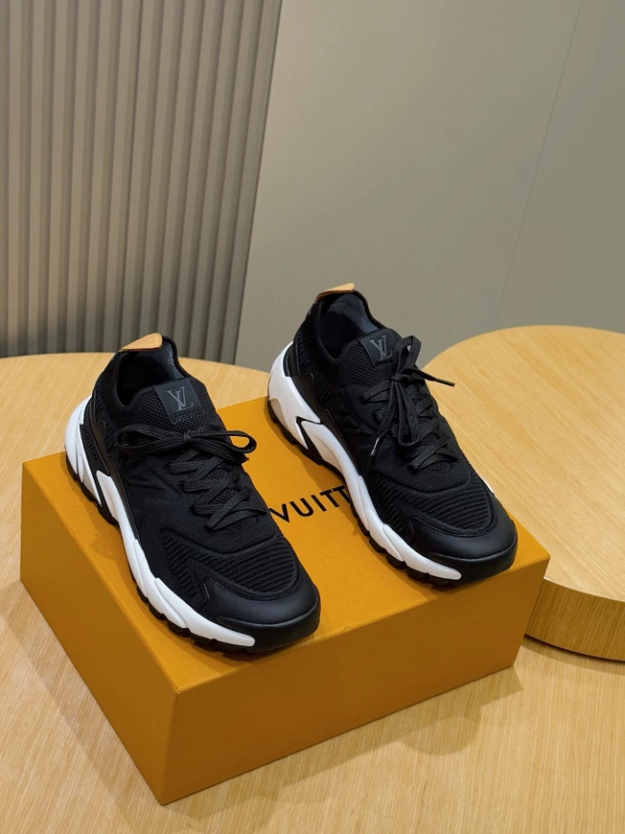 LV Runner Tatic Sneaker - RLS182