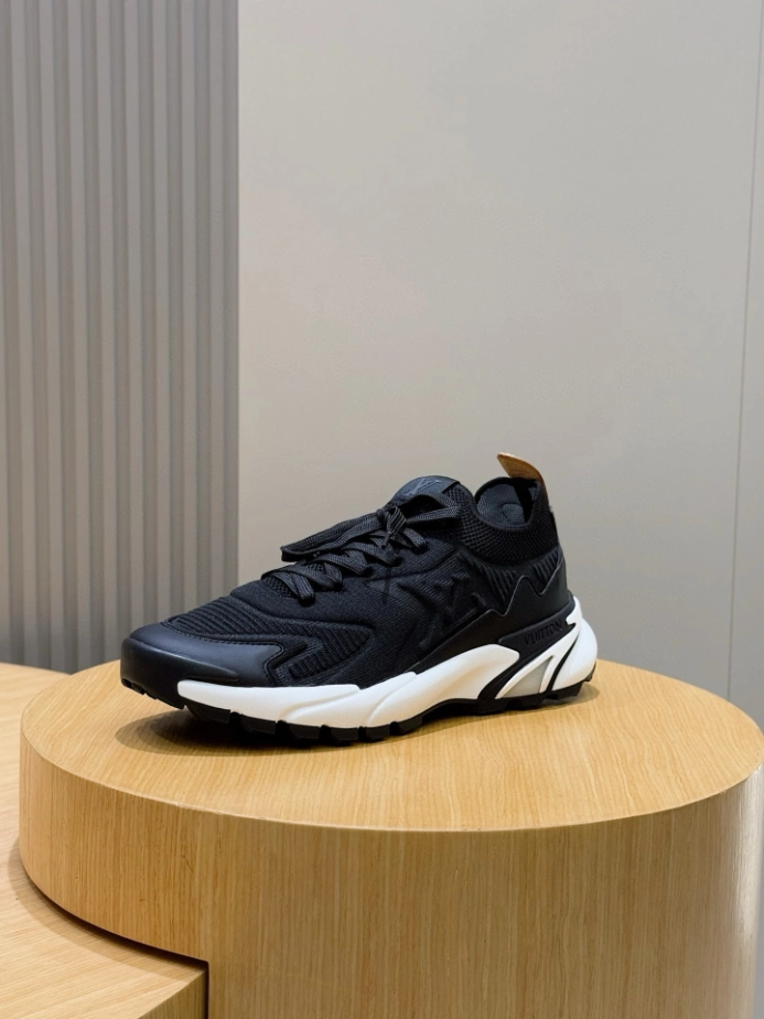 LV Runner Tatic Sneaker - RLS182