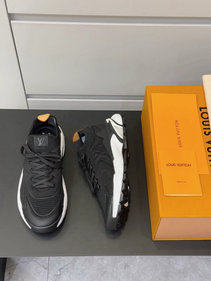 LV Runner Tatic Sneaker - RLS182