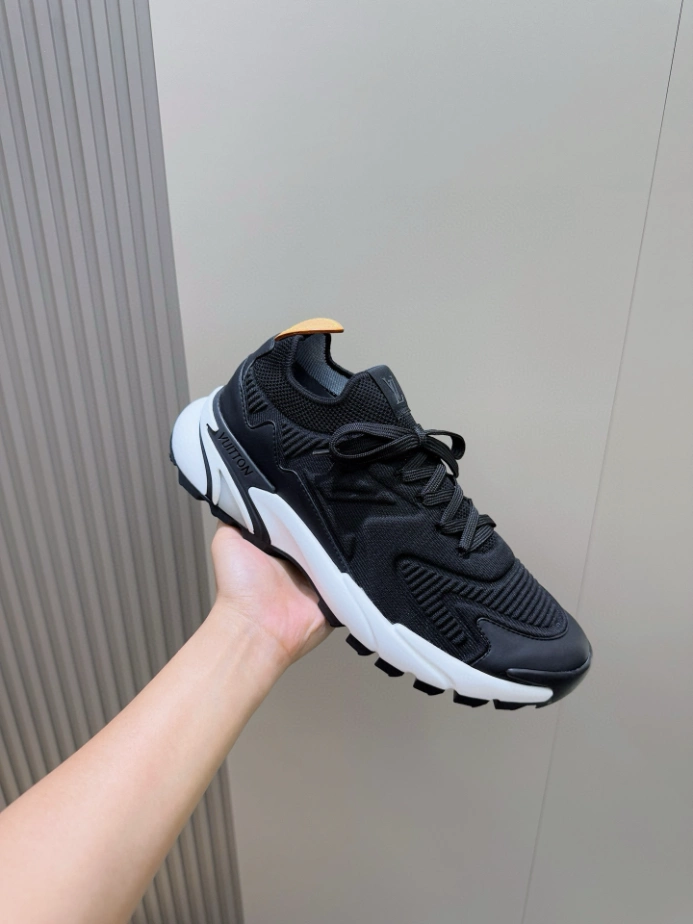 LV Runner Tatic Sneaker - RLS182