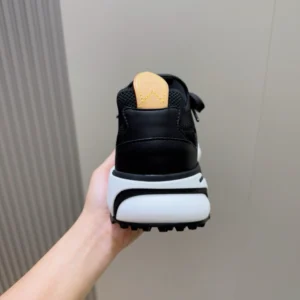 LV Runner Tatic Sneaker - RLS182