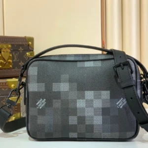 LV Nil Messenger Bag - RBV114