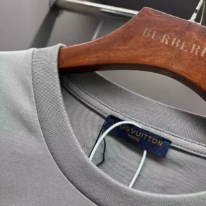 LV Embossed LV T-Shirt - LRT118