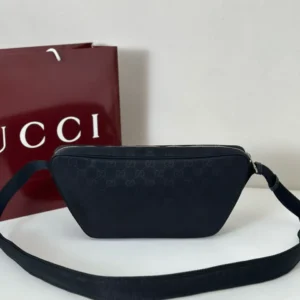 Gucci Nexus Logo Detailed Large Slingbag in Black - GB051