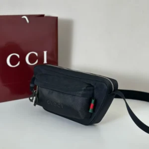 Gucci Nexus Logo Detailed Large Slingbag in Black - GB051