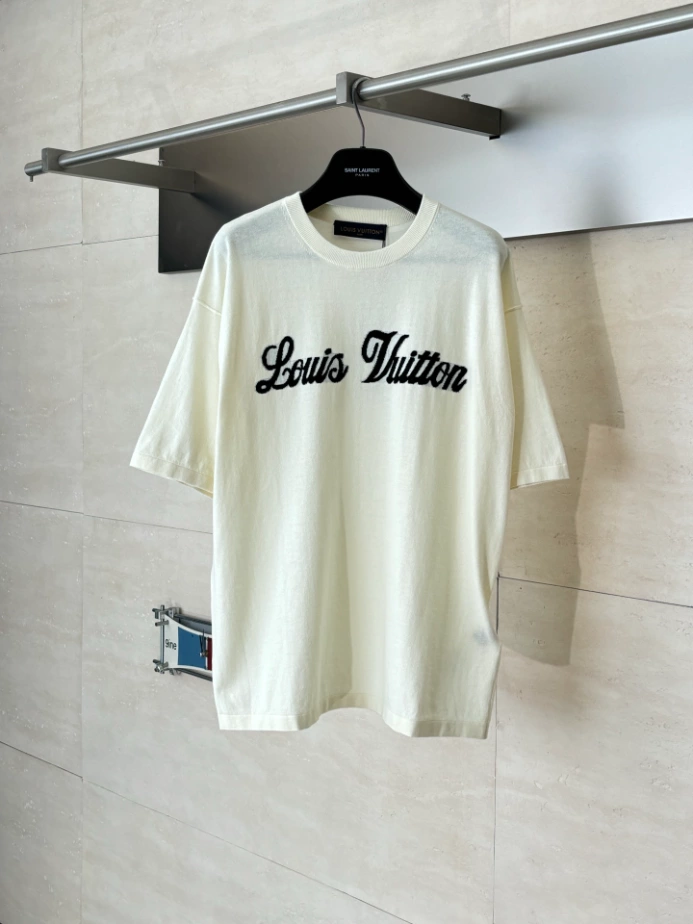 Louis Vuitton Logo Cotton T-Shirt - LRT165