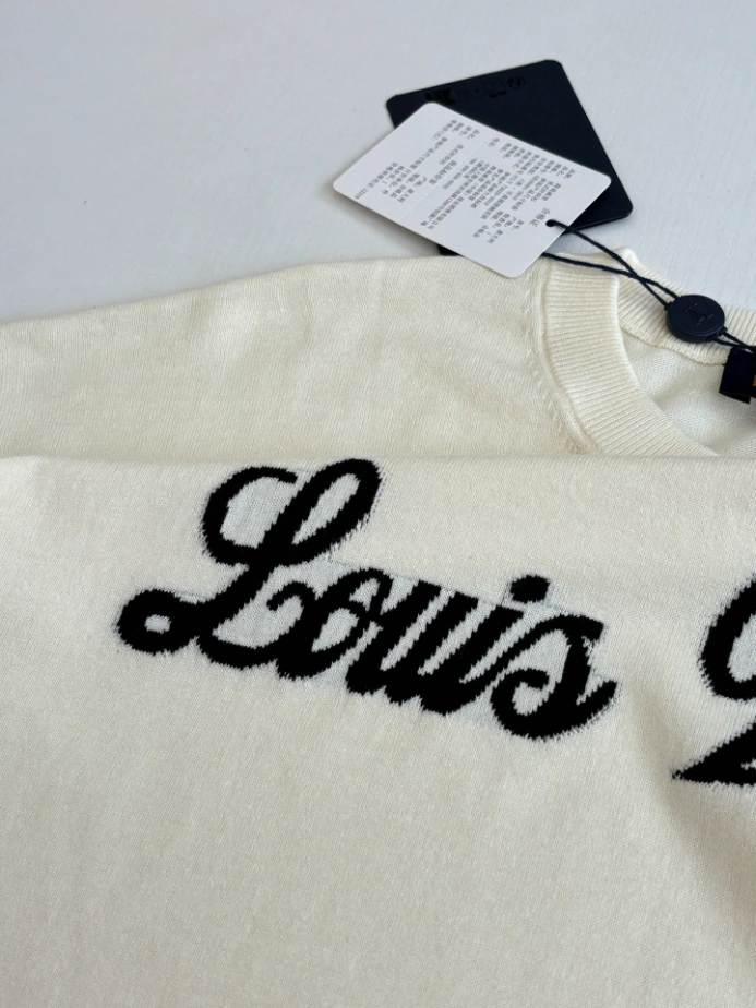 Louis Vuitton Logo Cotton T-Shirt - LRT165