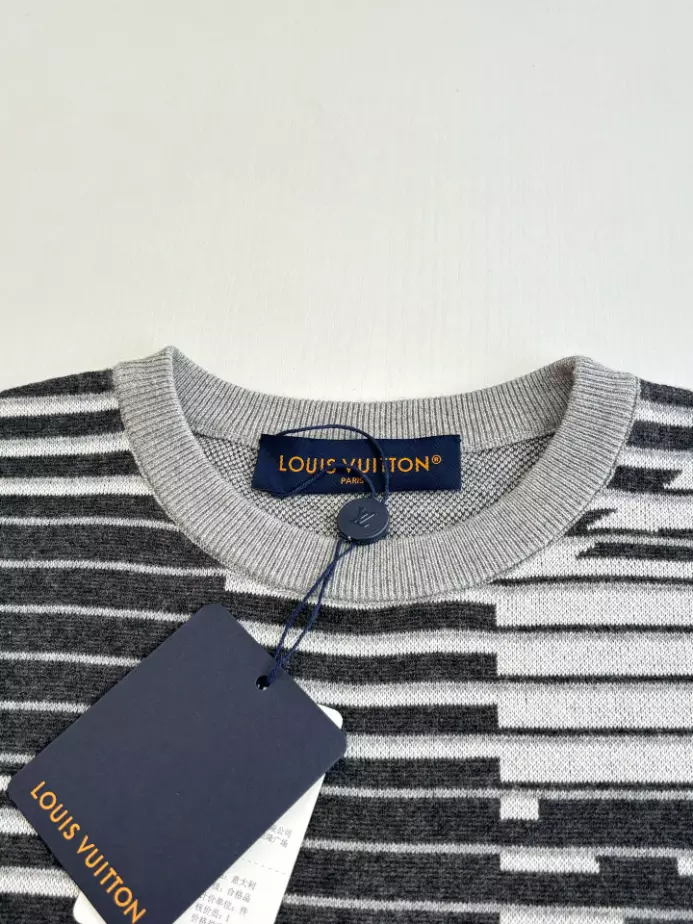Louis Vuitton Monogram Short-Sleeved Crewneck - LRT160