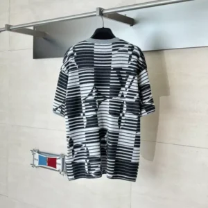 Louis Vuitton Monogram Short-Sleeved Crewneck - LRT160