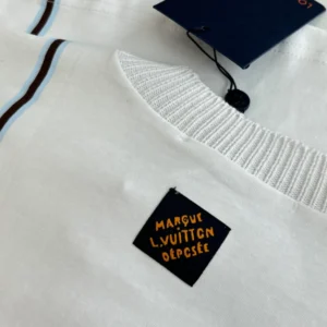 Louis Vuitton Signature T-Shirt - LRT162