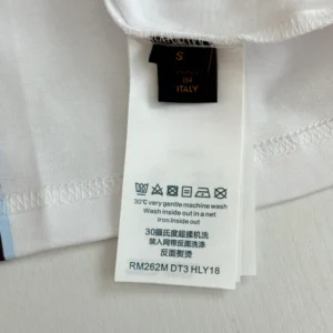 Louis Vuitton Signature T-Shirt - LRT162