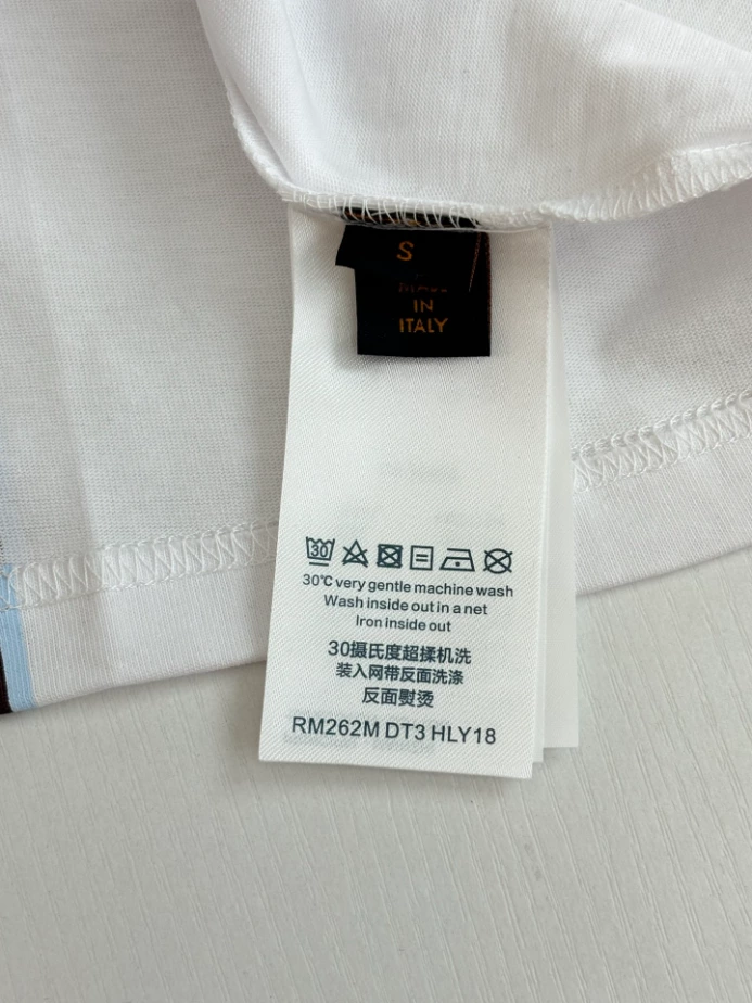 Louis Vuitton Signature T-Shirt - LRT162