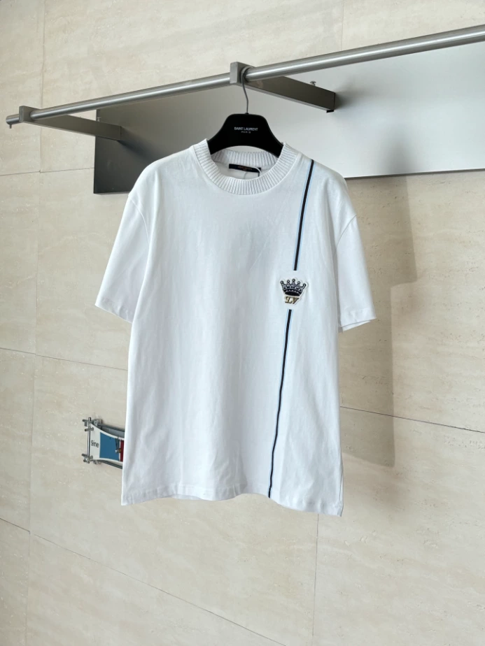 Louis Vuitton Signature T-Shirt - LRT162