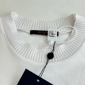 Louis Vuitton Signature T-Shirt - LRT162