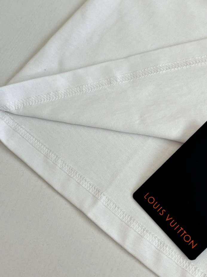 Louis Vuitton Signature T-Shirt - LRT162