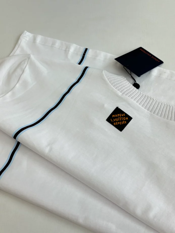 Louis Vuitton Signature T-Shirt - LRT162