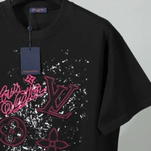 Louis Vuitton T-shirt - LRT138