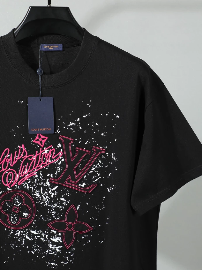 Louis Vuitton T-shirt - LRT138