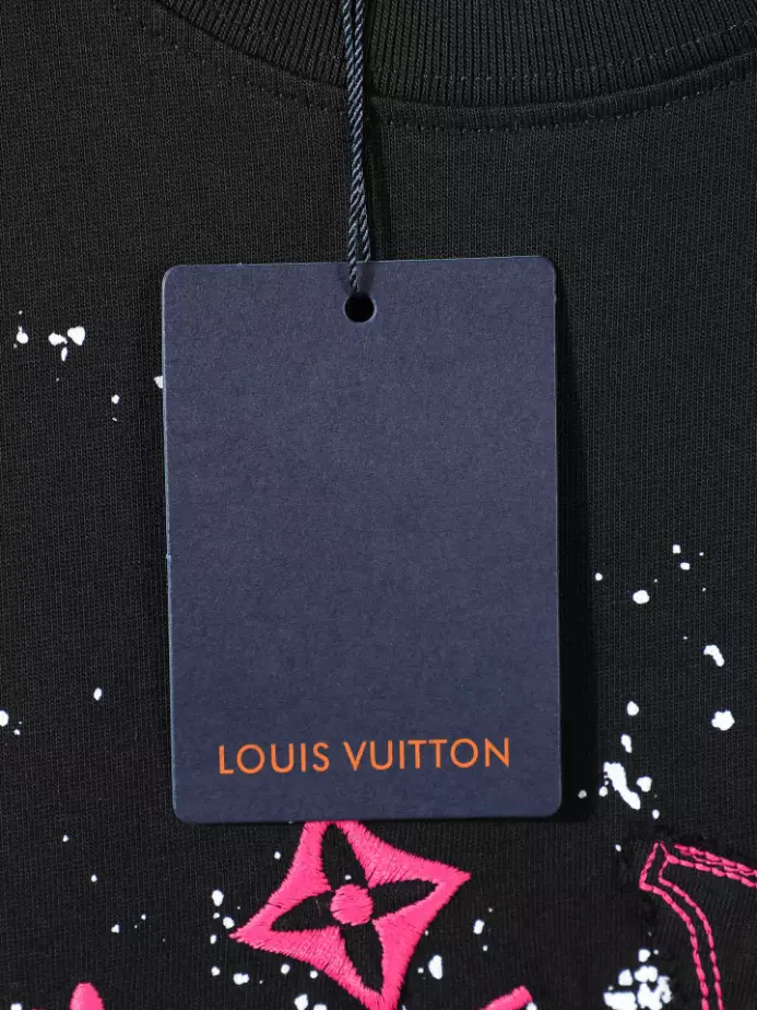 Louis Vuitton T-shirt - LRT138