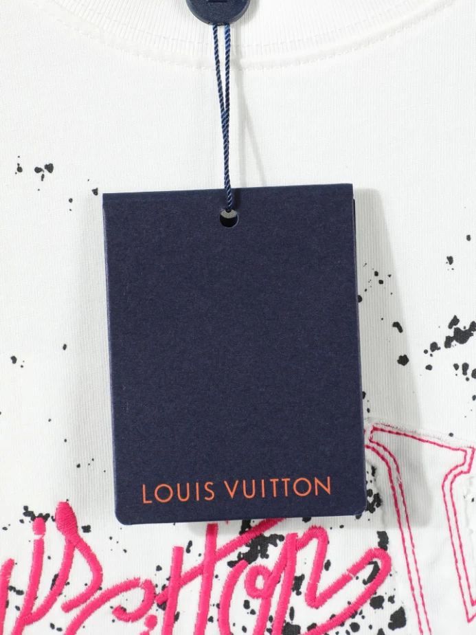 Louis Vuitton T-shirt - LRT139
