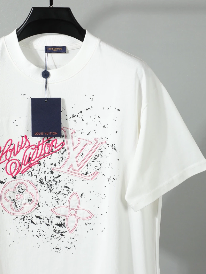 Louis Vuitton T-shirt - LRT139
