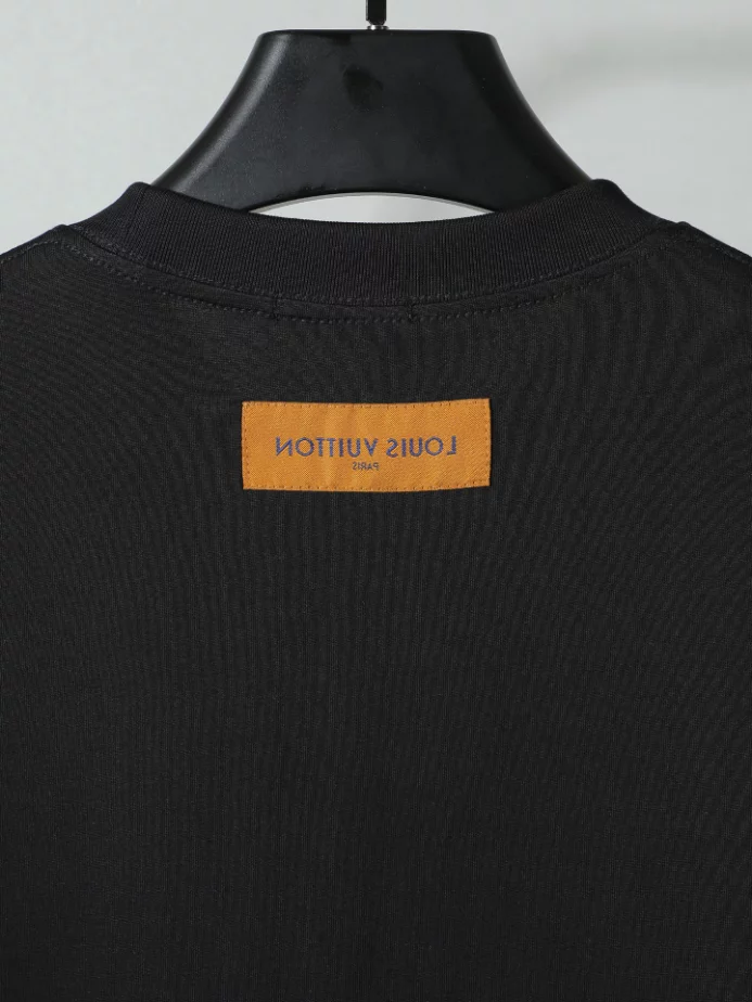 Louis Vuitton T-shirt - LRT141