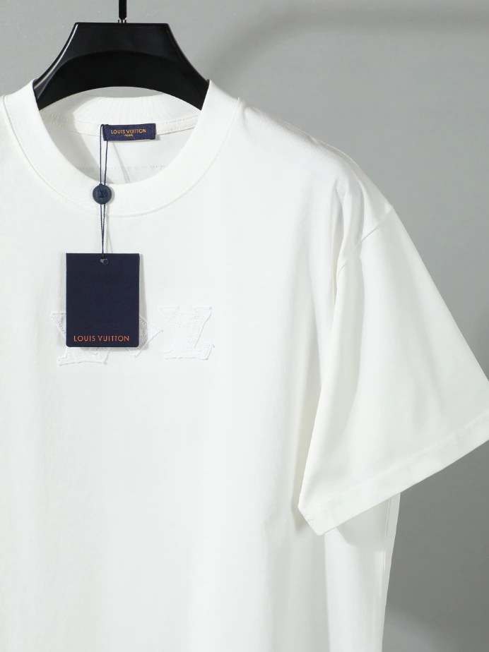 Louis Vuitton T-shirt - LRT144