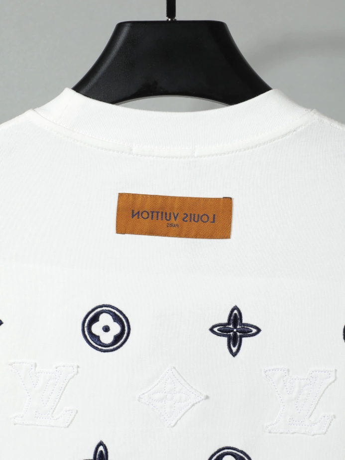 Louis Vuitton T-shirt - LRT144