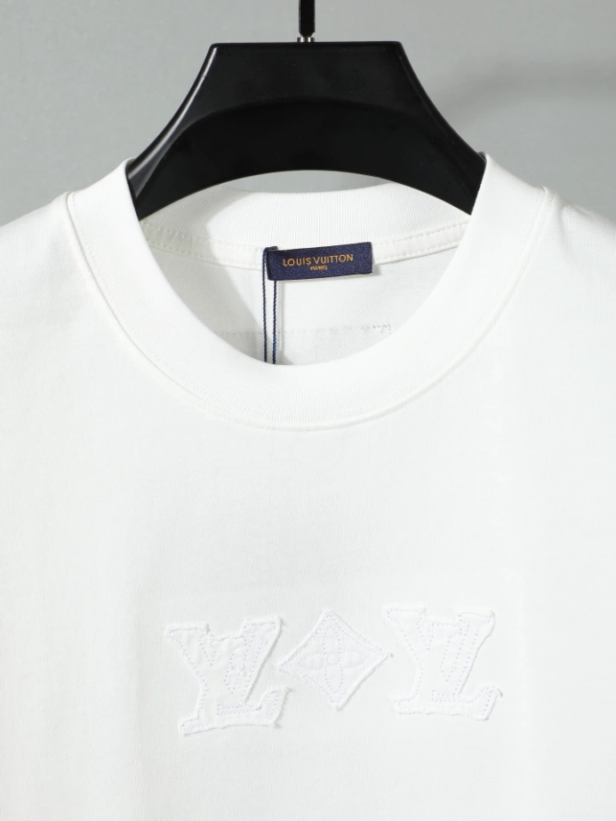 Louis Vuitton T-shirt - LRT144
