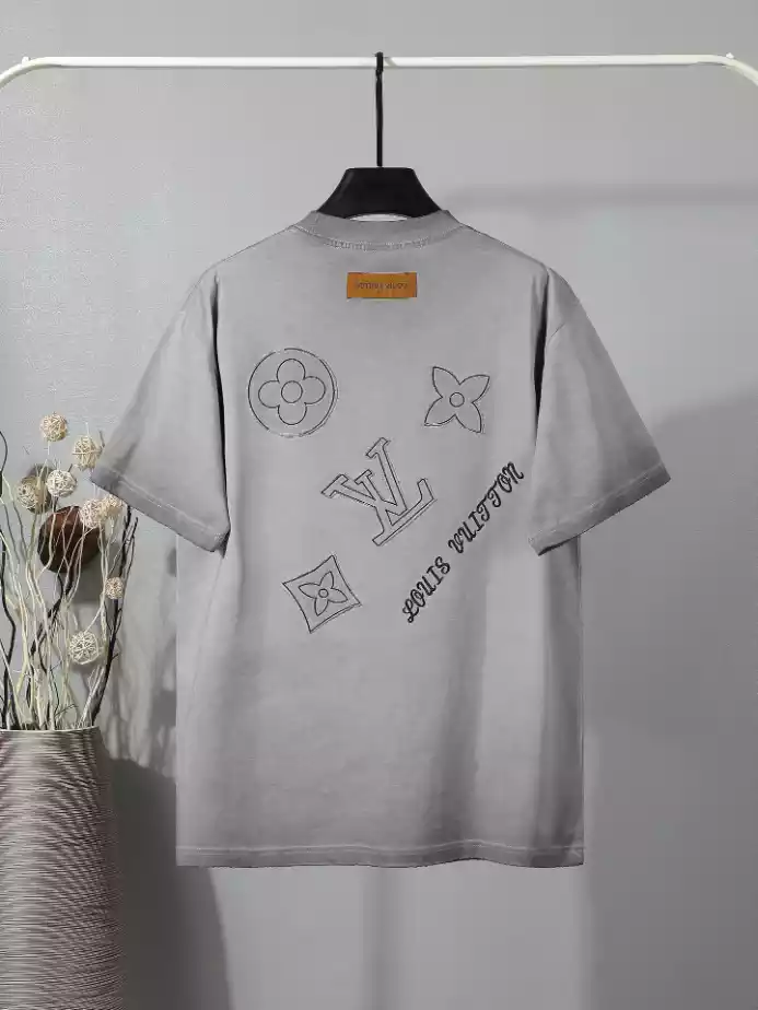 Louis Vuitton T-shirt - LRT145