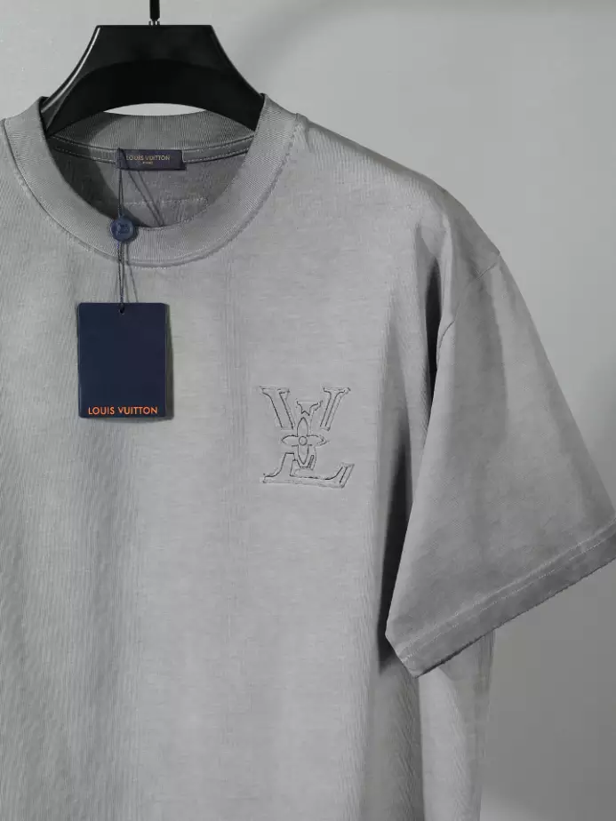 Louis Vuitton T-shirt - LRT145