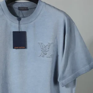 Louis Vuitton T-shirt - LRT147