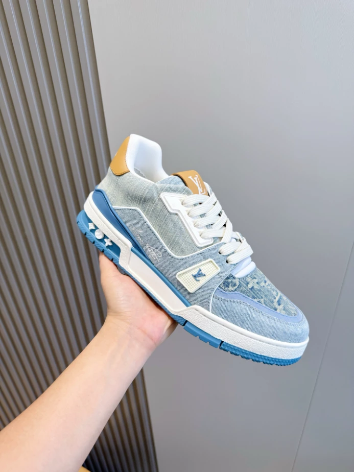 LV Trainer Sneaker - RLS197