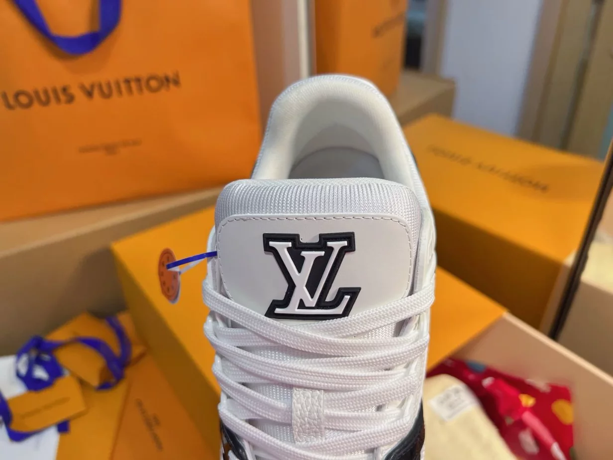 LV Trainer Sneaker - RLS202