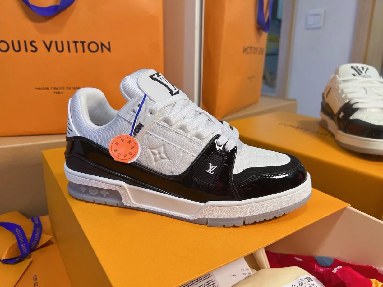LV Trainer Sneaker - RLS202