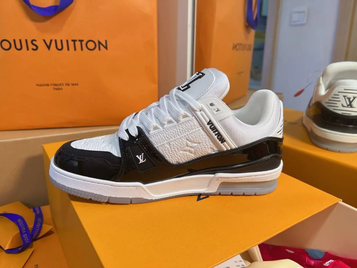LV Trainer Sneaker - RLS202