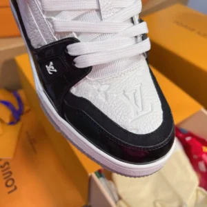 LV Trainer Sneaker - RLS202