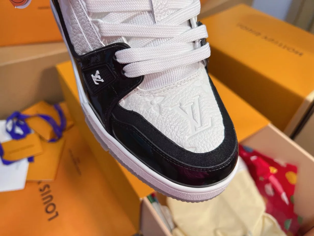 LV Trainer Sneaker - RLS202