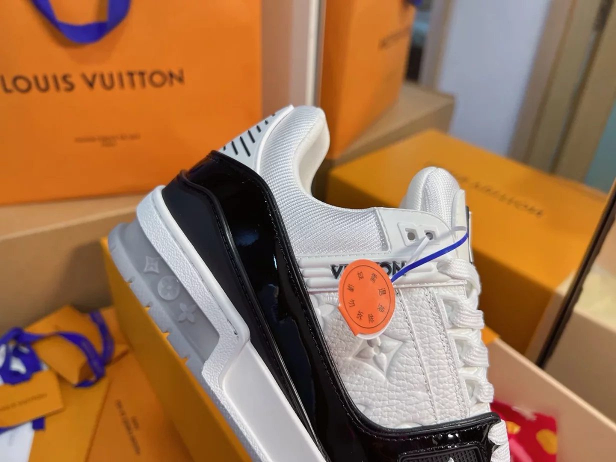 LV Trainer Sneaker - RLS202