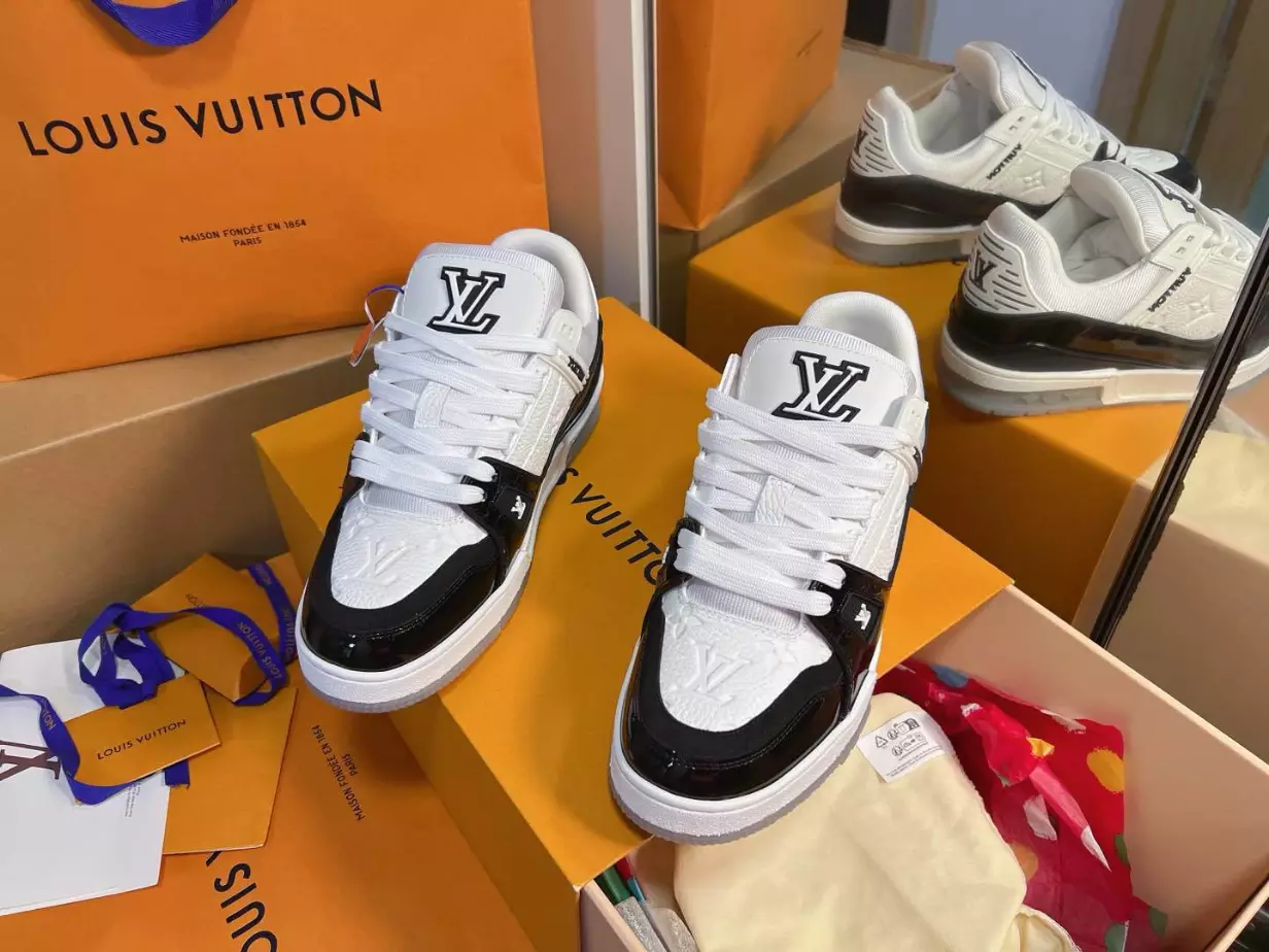 LV Trainer Sneaker - RLS202