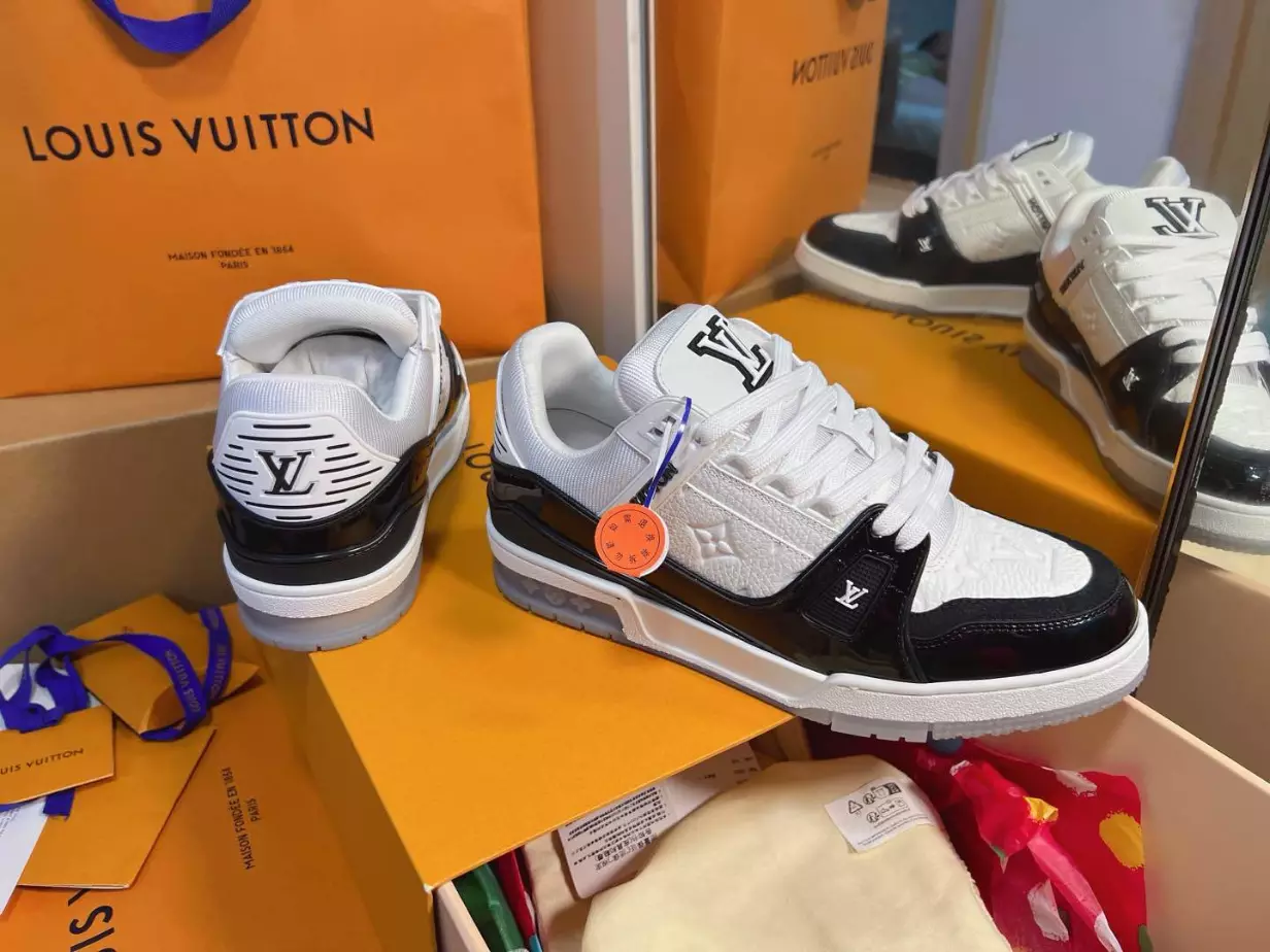 LV Trainer Sneaker - RLS202