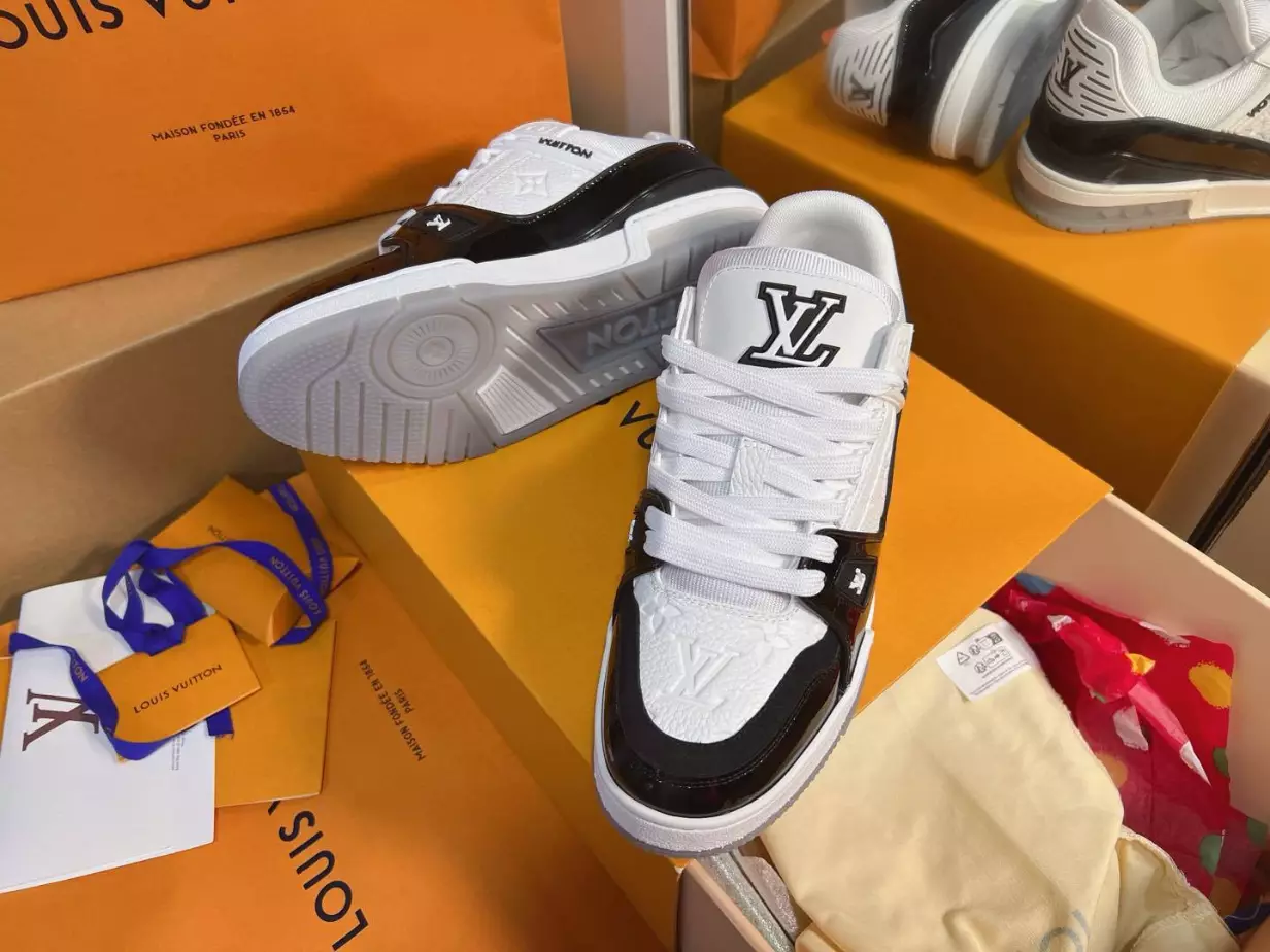 LV Trainer Sneaker - RLS202