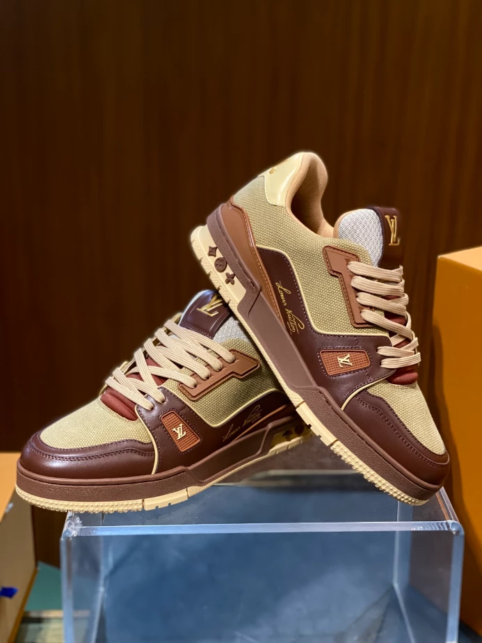 LV Trainer Sneaker - RLS204