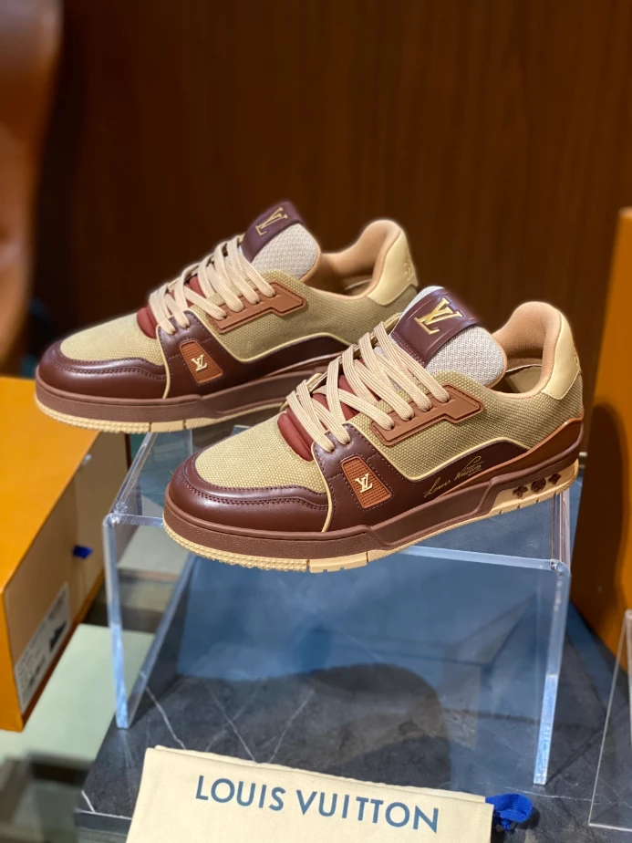 LV Trainer Sneaker - RLS204